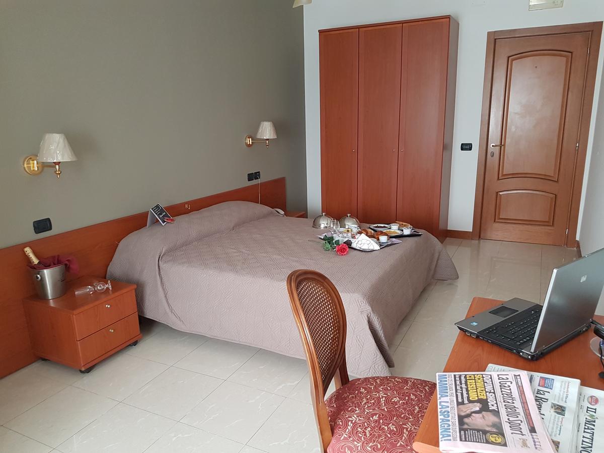 Hotel Joy Castel Volturno Exterior photo